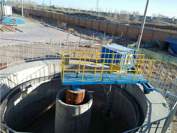 刮泥機安裝現(xiàn)場